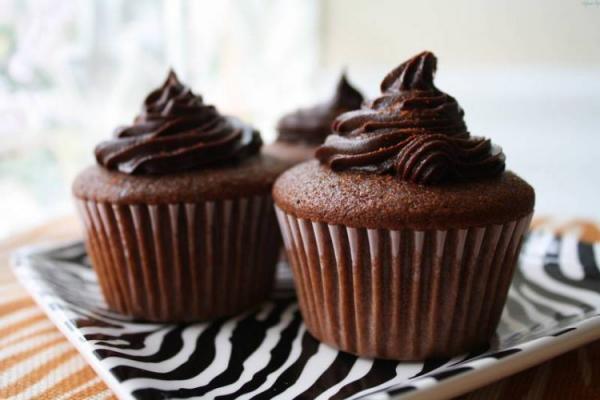 طرز تهیه کرمفیل شکلاتی خوشمزه تازه در منزل