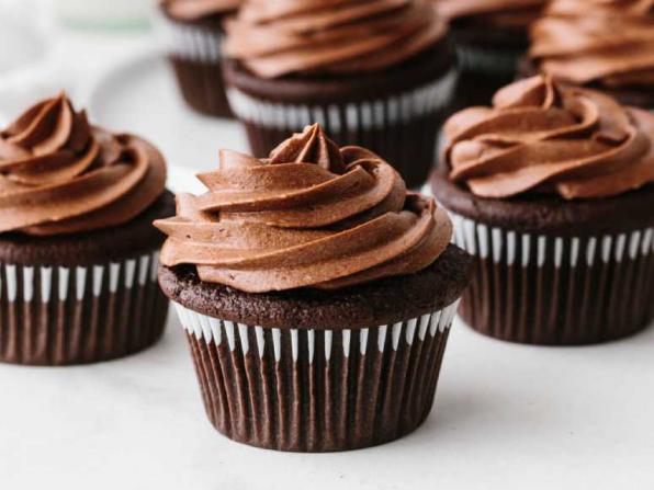 بهترین کرمفیل شکلاتی برای انواع شیرینی ها